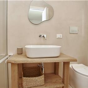 4 bedroom villa with pool, Castellammare del Golfo, sleeps 8-10